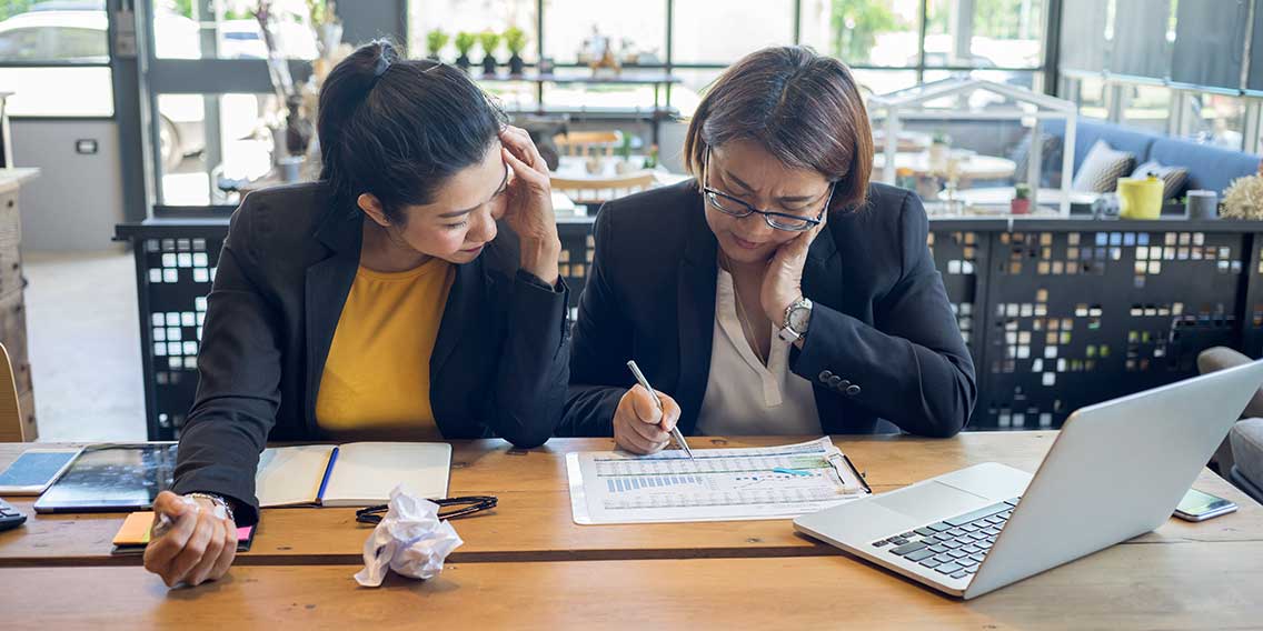 two women discussing home refinancing 