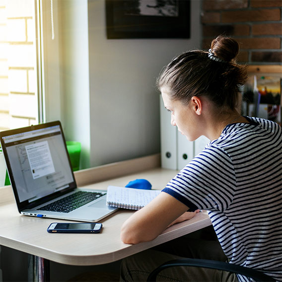 student considering refinancing loans