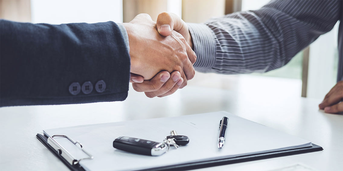 financial advisor shaking hands with one of his clients