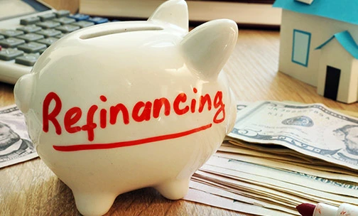 piggy bank that says refinancing